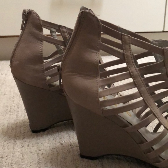 Taupe Wedge Heels! - Picture 4 of 7